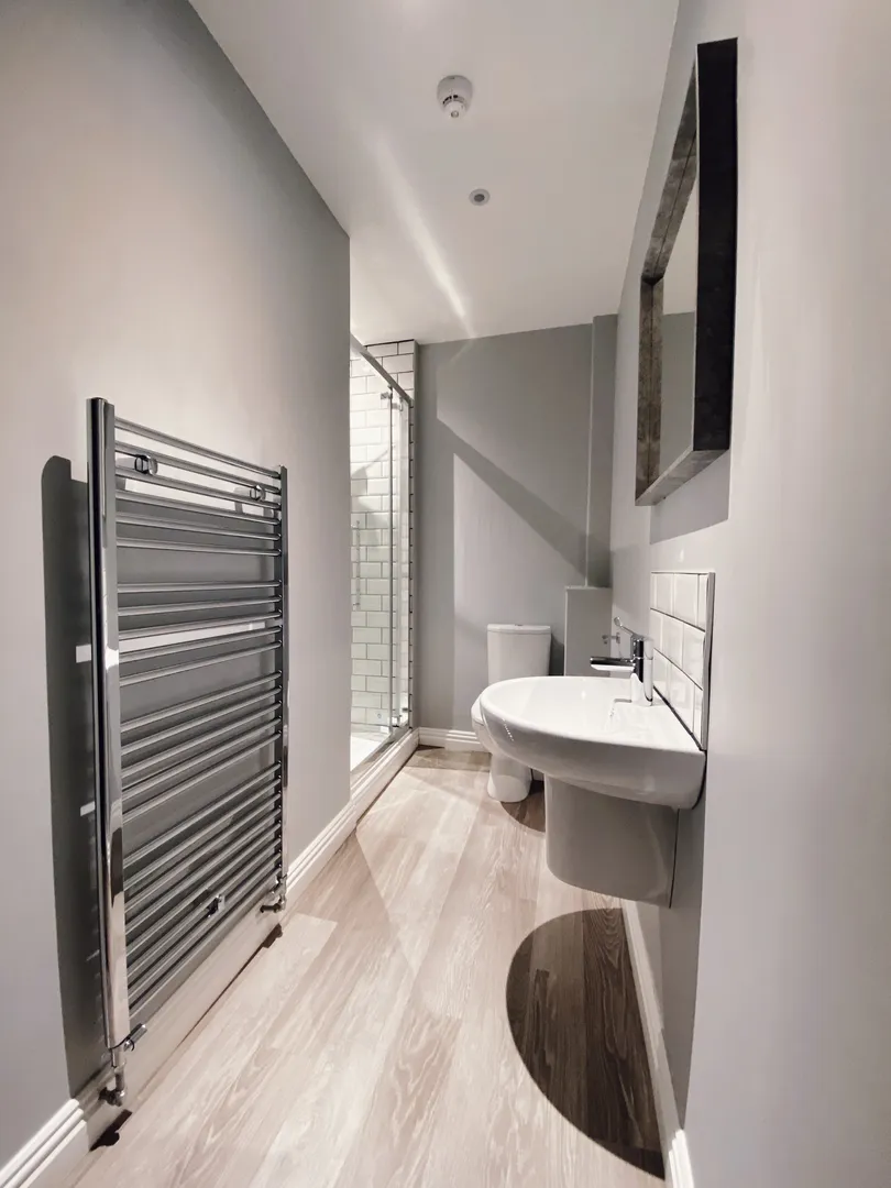 Flat E, 25 Lister Gate - Luxury 5 Bed City Centre Apartment - Image 23